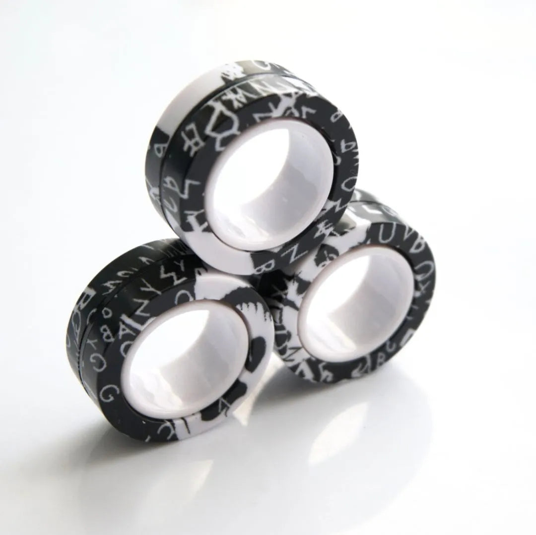 Magnetic Rings Fidget Toy Black & White Graffiti