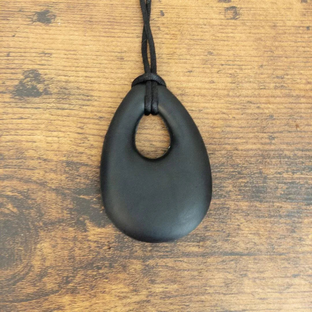 Teardrop Chew Necklace Black 