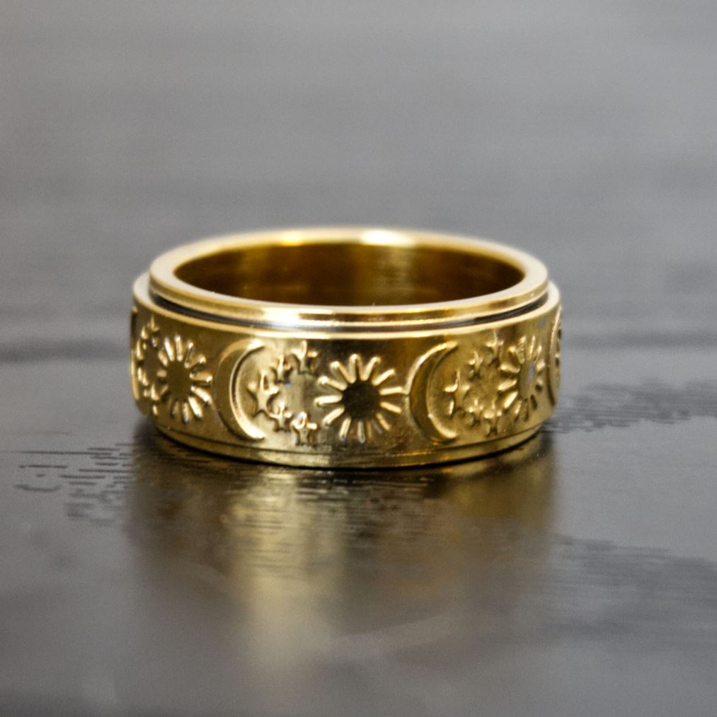 Vintage Style Moon and Star Spinner Ring 6 Gold 