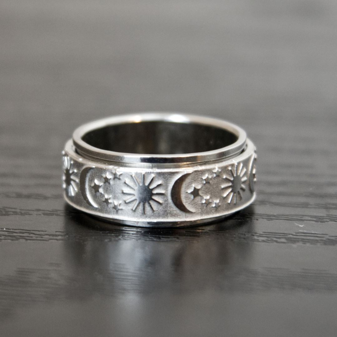 Vintage Style Moon and Star Spinner Ring 6 Silver 